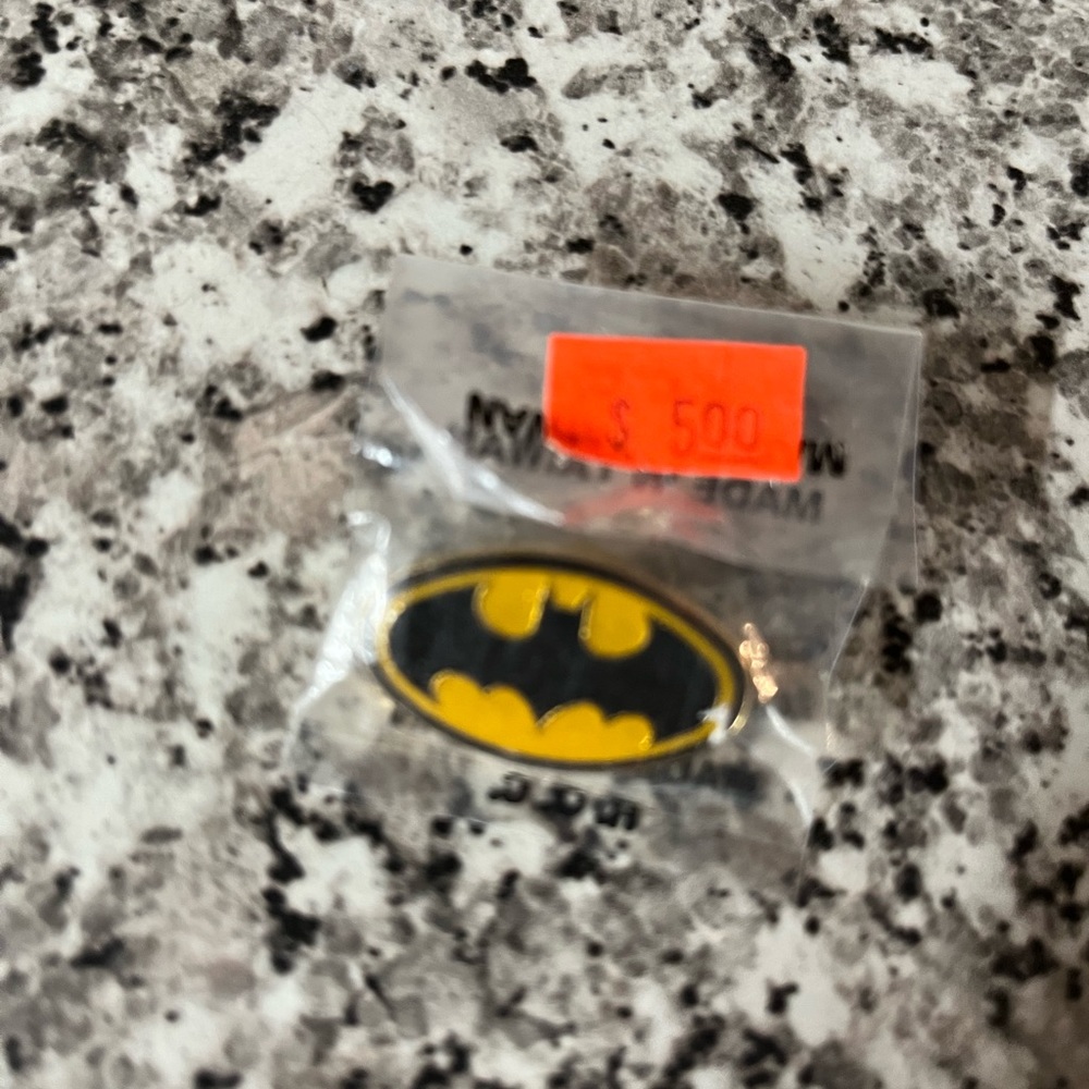 Batman pin bundle - Picture 3 of 8